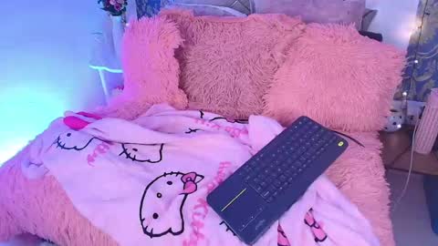 Snapshot of charlotte_princess_1 chatting on May 28, 6:43 am charlotte_princess_1 online show from May 28, 6:43 am