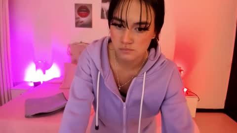 Snapshot of charlotte_rider_ chatting on December 18, 3:01 am charlotte_rider_ online show from December 18, 3:01 am