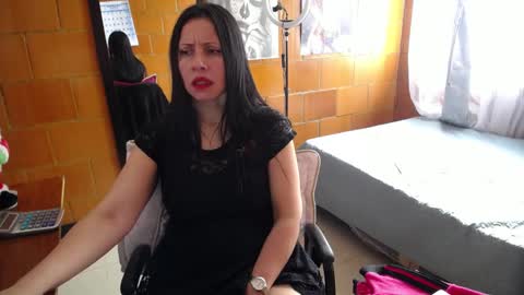 Snapshot of charlotte_temple chatting on December 21, 2:15 pm Charlotte online show from December 21, 2:15 pm