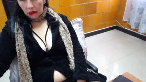 Snapshot of charlotte_temple chatting on November 19, 4:07 pm Charlotte online show from November 19, 4:07 pm