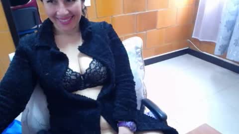 Snapshot of charlotte_temple chatting on November 25, 3:12 pm Charlotte online show from November 25, 3:12 pm