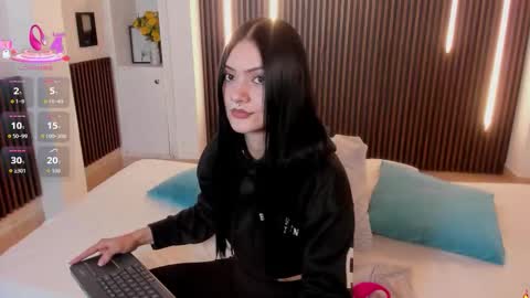 Snapshot of charlotte_whitee1 chatting on September 21, 12:18 pm Charlotte Everyday From 0700 to 1300 Col Time online show from September 21, 12:18 pm