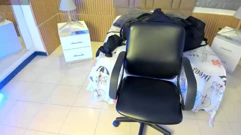 Snapshot of charlotte_whitee1 chatting on October 31, 12:17 pm Charlotte Everyday From 0700 to 1300 Col Time online show from October 31, 12:17 pm