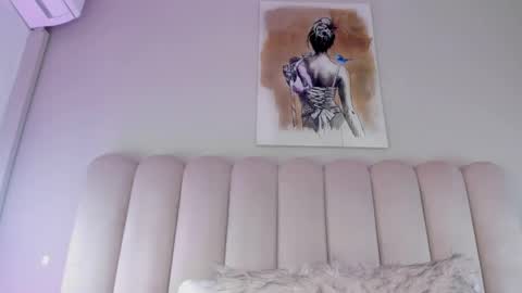 Snapshot of charlottedupontt chatting on May 5, 2:14 pm Charlotte online show from May 5, 2:14 pm