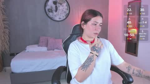 Snapshot of charlottee27_ chatting on February 15, 7:51 am Charlottee online show from February 15, 7:51 am