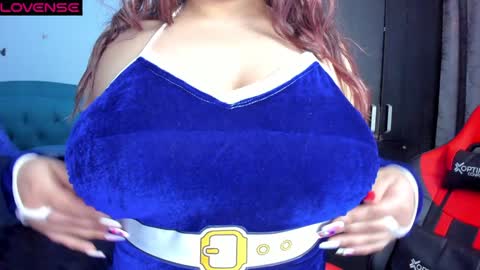 Snapshot of charlottee_lovee69 chatting on December 15, 7:13 am Natalia online show from December 15, 7:13 am