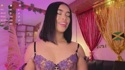 Snapshot of charlotteg18 chatting on April 3, 2:31 am Charlote online show from April 3, 2:31 am