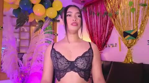 Snapshot of charlotteg18 chatting on April 21, 2:51 am Charlote online show from April 21, 2:51 am