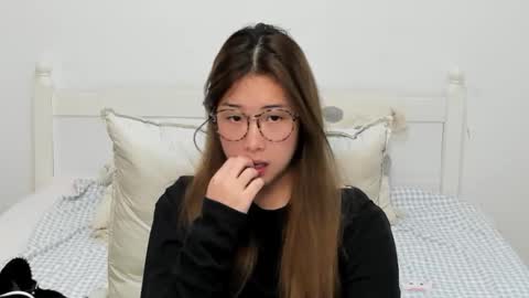 Snapshot of charlottelin chatting on January 14, 1:55 am Charlotte online show from January 14, 1:55 am