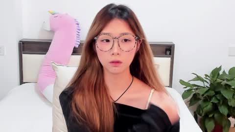 Snapshot of charlottelin chatting on April 4, 4:48 pm Charlotte online show from April 4, 4:48 pm