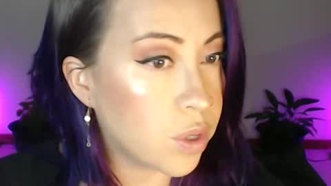 charlottezoe online show from May 15, 9:49 am