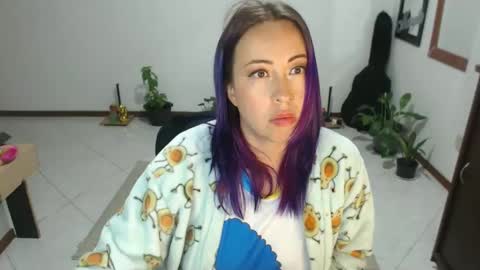 charlottezoe online show from May 22, 10:10 am