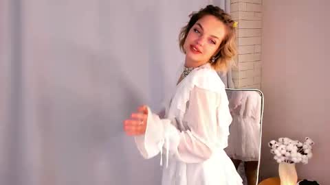 Maya online show from October 1, 4:35 pm