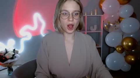 Michelle  online show from December 6, 6:37 am