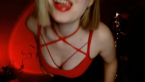 Michelle  online show from December 16, 9:35 am