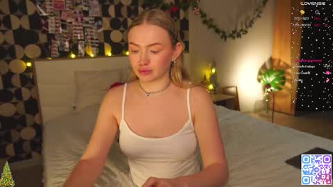 Snapshot of charming_daisy chatting on January 6, 4:00 pm my fansly Charming daisy My Wishlist for new toys online show from January 6, 4:00 pm