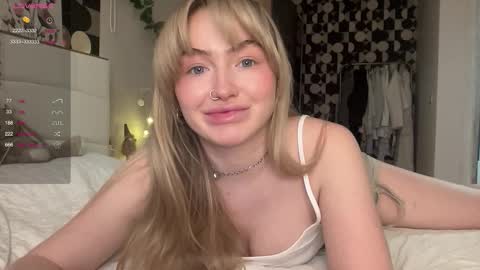 Snapshot of charming_daisy chatting on January 8, 1:02 pm my fansly Charming daisy My Wishlist for new toys online show from January 8, 1:02 pm