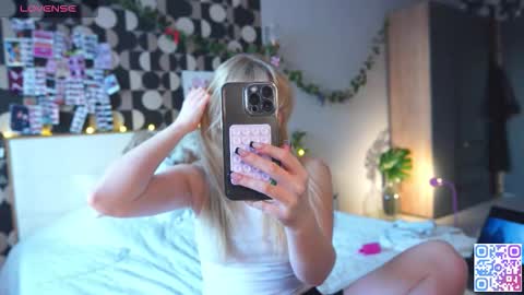 Snapshot of charming_daisy chatting on January 12, 9:58 am my fansly Charming daisy My Wishlist for new toys online show from January 12, 9:58 am