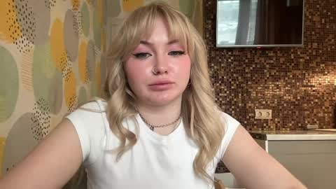 Snapshot of charming_daisy chatting on April 7, 7:42 am my fansly Charming daisy My Wishlist for new toys online show from April 7, 7:42 am