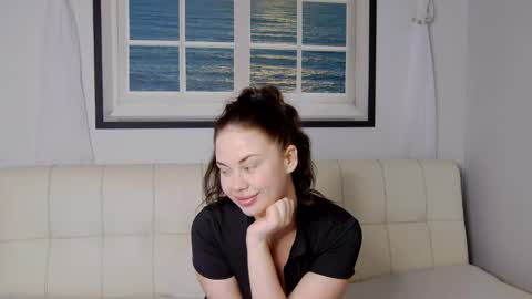 Snapshot of charming_lolla chatting on October 30, 12:01 am charming_lolla online show from October 30, 12:01 am