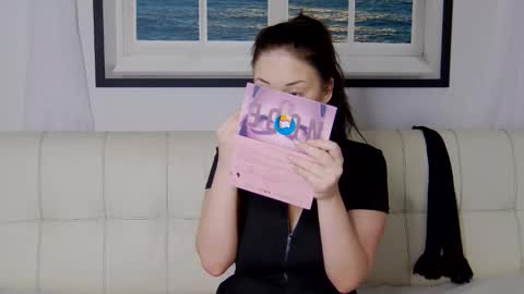 Snapshot of charming_lolla chatting on October 31, 3:18 am charming_lolla online show from October 31, 3:18 am