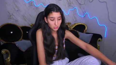 Snapshot of charmmocco chatting on February 10, 4:25 pm SweetMoco online show from February 10, 4:25 pm