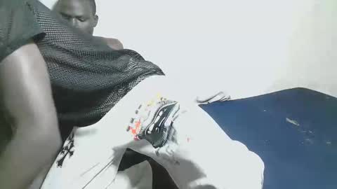 charmzboy online show from November 18, 2:43 pm