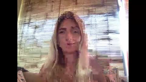 Snapshot of chasingsunsets_quinn chatting on October 10, 12:53 am Chasing Sunsets Quinn online show from October 10, 12:53 am