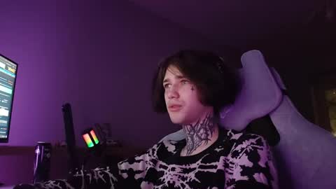 Snapshot of chasxr chatting on December 19, 1:56 am Ryan online show from December 19, 1:56 am