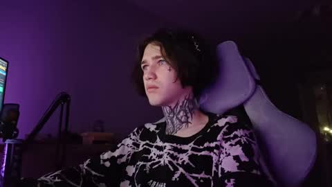 Snapshot of chasxr chatting on December 21, 1:02 am Ryan online show from December 21, 1:02 am