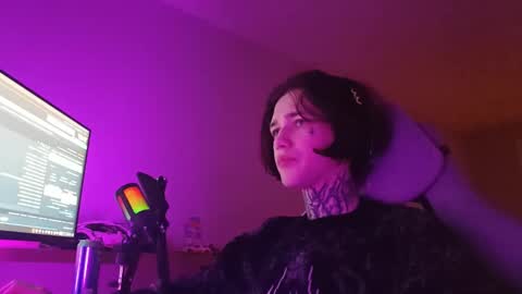 Snapshot of chasxr chatting on January 17, 3:33 am Ryan online show from January 17, 3:33 am