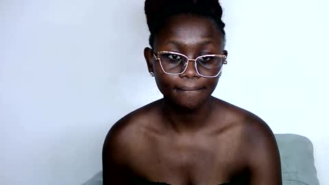 Snapshot of cheeky_charms chatting on October 8, 1:09 pm cheeky_charms online show from October 8, 1:09 pm