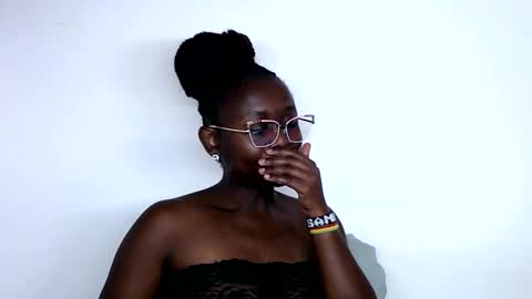 Snapshot of cheeky_charms chatting on October 17, 12:47 am cheeky_charms online show from October 17, 12:47 am