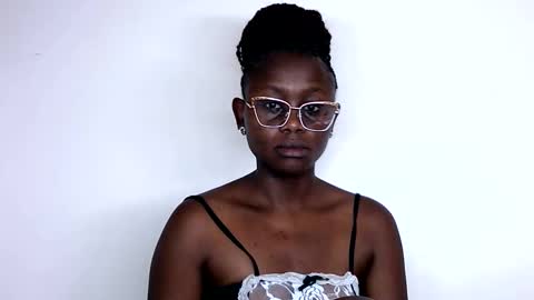 Snapshot of cheeky_charms chatting on October 19, 11:33 am cheeky_charms online show from October 19, 11:33 am