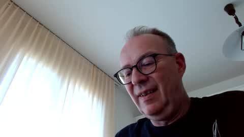 Snapshot of cheer2u chatting on April 23, 1:57 pm cheer2u online show from April 23, 1:57 pm
