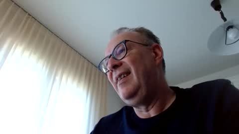 Snapshot of cheer2u chatting on May 28, 1:19 pm cheer2u online show from May 28, 1:19 pm