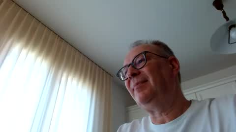 Snapshot of cheer2u chatting on July 8, 11:04 am cheer2u online show from July 8, 11:04 am