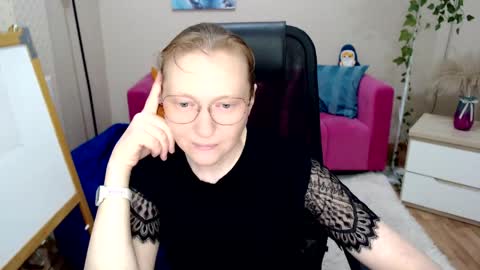 cheerful_madam1 online show from April 26, 9:51 am