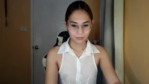 chelly4u69 online show from March 22, 10:46 pm
