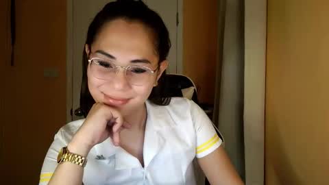 chelly4u69 online show from April 7, 10:31 pm