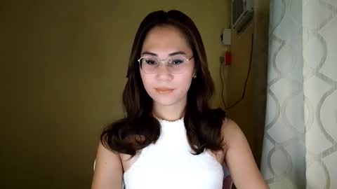 chelly4u69 online show from May 12, 1:14 am