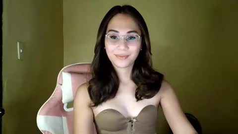 chelly4u69 online show from May 16, 2:41 am