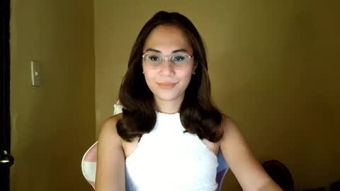 chelly4u69 online show from May 17, 1:36 am