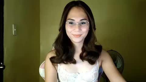 chelly4u69 online show from May 19, 1:56 am