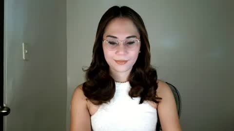chelly4u69 online show from June 13, 1:36 am