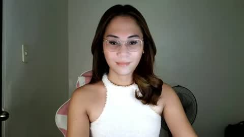 chelly4u69 online show from June 15, 1:52 am
