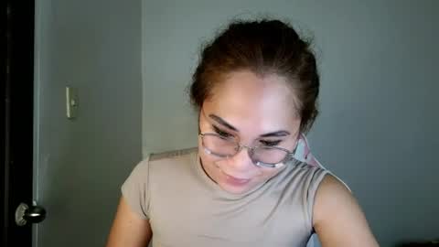 chelly4u69 online show from June 30, 1:17 am