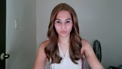 chelly4u69 online show from July 3, 1:23 am