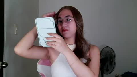 chelly4u69 online show from July 13, 10:01 pm