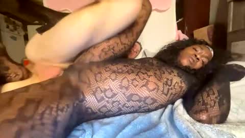 Snapshot of chels2024 chatting on December 15, 6:17 am Chels luv online show from December 15, 6:17 am